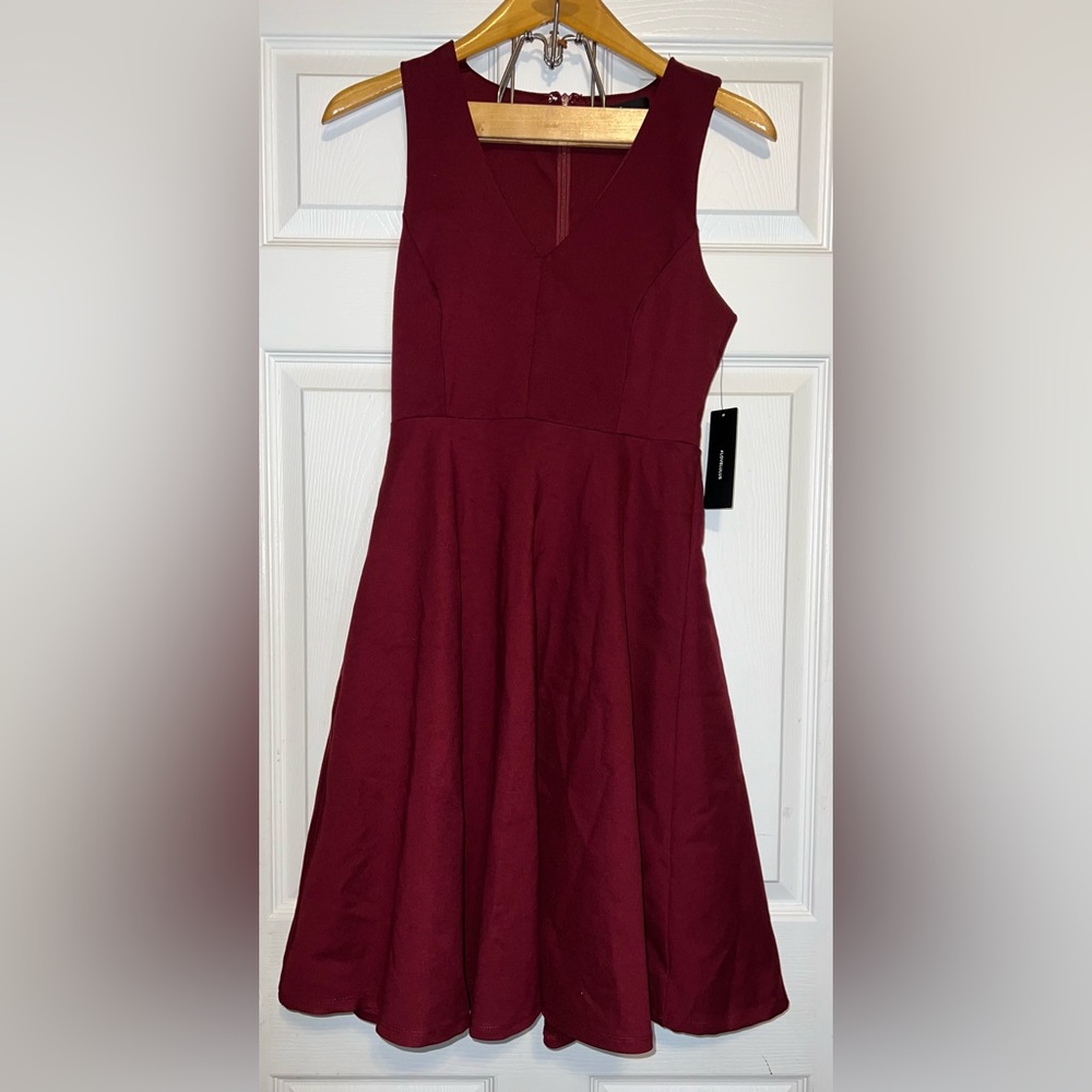Lulu’s Hello World Wine Red Midi Dress Size Small NWT